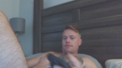 DILFiGuess1 live cam on Cam4