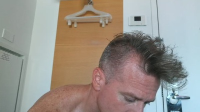 DILFiGuess1 live cam on Cam4