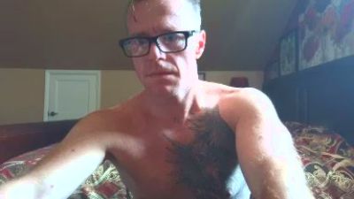 DILFiGuess1 live cam on Cam4