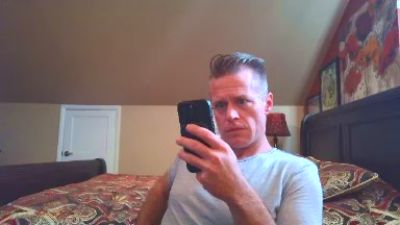 DILFiGuess1 live cam on Cam4
