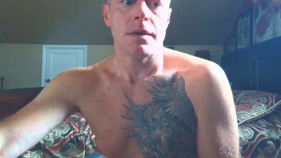 DILFiGuess1 live cam on Cam4