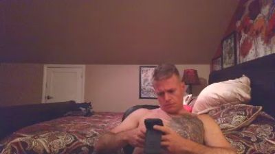 DILFiGuess1 live cam on Cam4