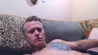 DILFiGuess1 live cam on Cam4
