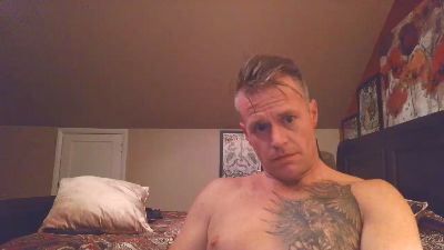 DILFiGuess1 live cam on Cam4