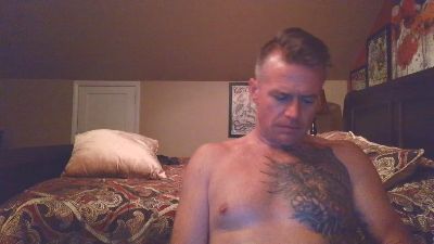 DILFiGuess1 live cam on Cam4