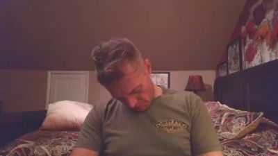 DILFiGuess1 live cam on Cam4