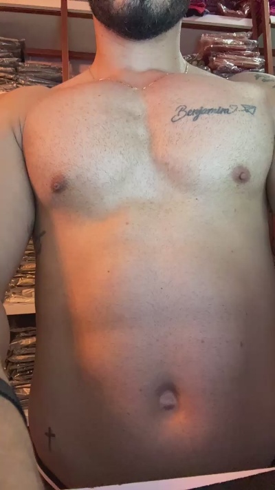 DTW1 live cam on Cam4