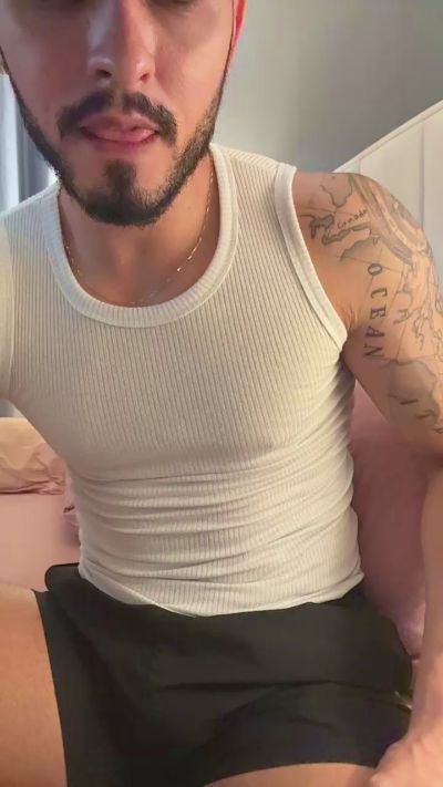 DTW1 live cam on Cam4