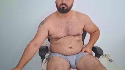 DaddyBear18 live cam on Cam4