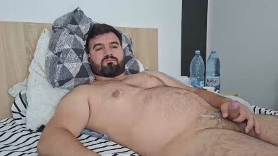 DaddyBear18 live cam on Cam4