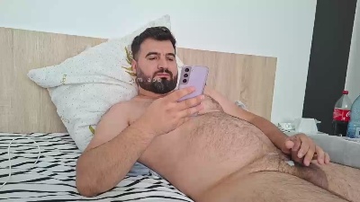 DaddyBear18 live cam on Cam4