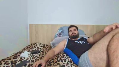 DaddyBear18 live cam on Cam4