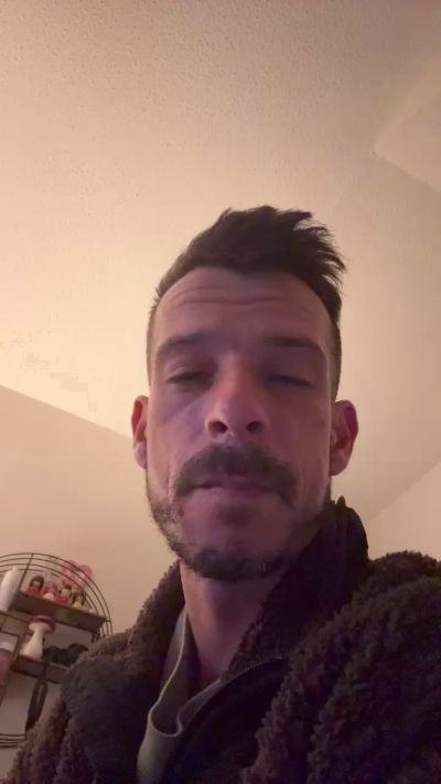 DaddyBee live cam on Cam4