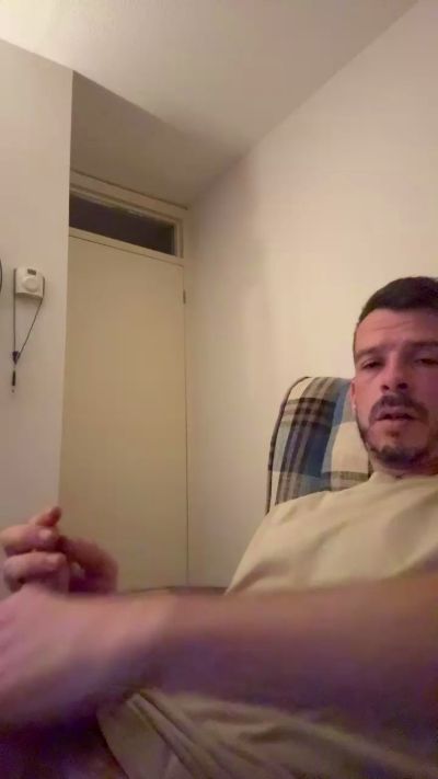 DaddyBee live cam on Cam4