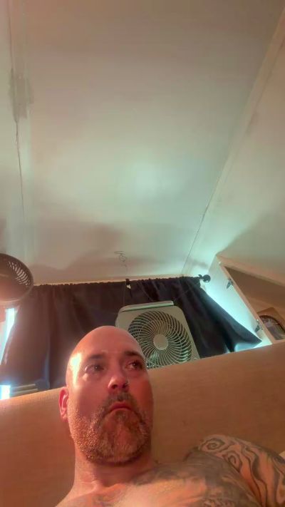 DaddyDick069 live cam on Cam4