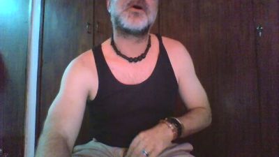 DaddyNextRoom75 live cam on Cam4