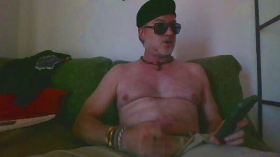 DaddyNextRoom75 live cam on Cam4