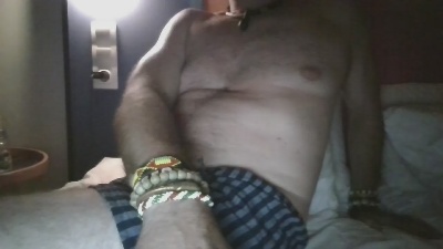 DaddyNextRoom75 live cam on Cam4