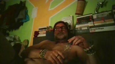 DaddyNextRoom75 live cam on Cam4