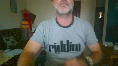 DaddyNextRoom75 live cam on Cam4