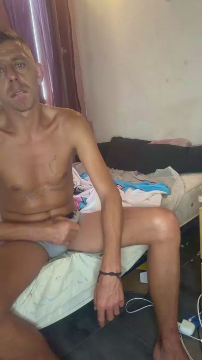 Dadou830 live cam on Cam4