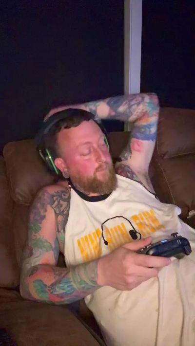 DaleEarnHard live cam on Cam4