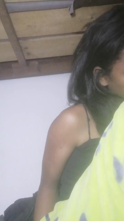 Daliah02 live cam on Cam4