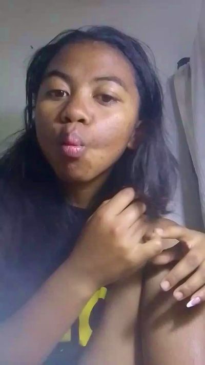 Daliah02 live cam on Cam4
