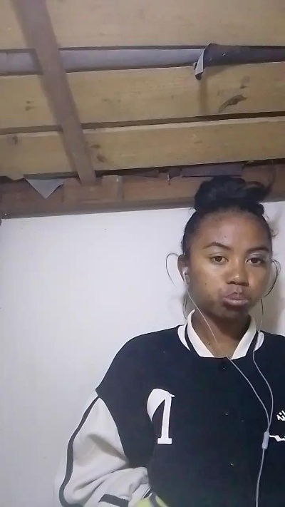 Daliah02 live cam on Cam4