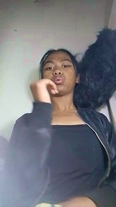 Daliah02 live cam on Cam4
