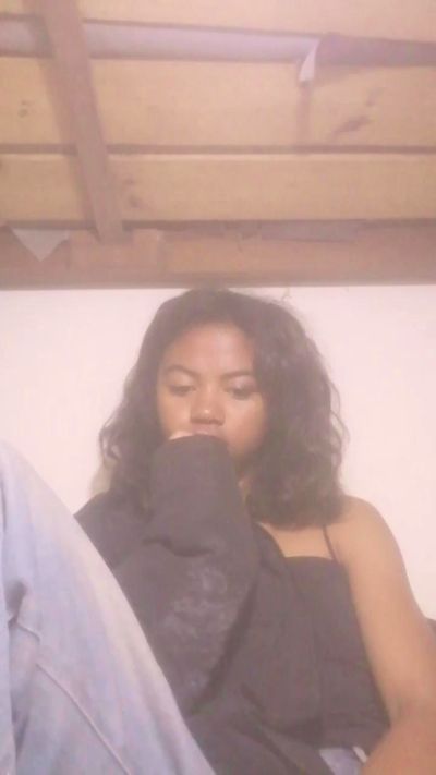 Daliah02 live cam on Cam4