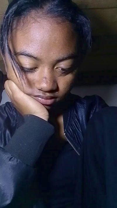 Daliah02 live cam on Cam4