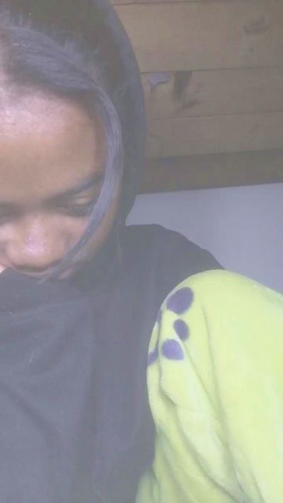 Daliah02 live cam on Cam4