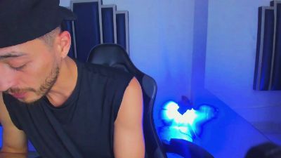 Damiam_23 live cam on Cam4