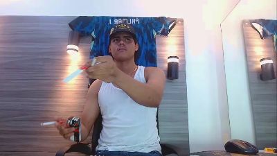 DamianFrostt live cam on Cam4