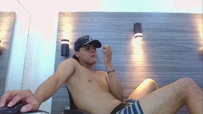 DamianFrostt live cam on Cam4