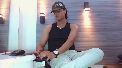 DamianFrostt live cam on Cam4