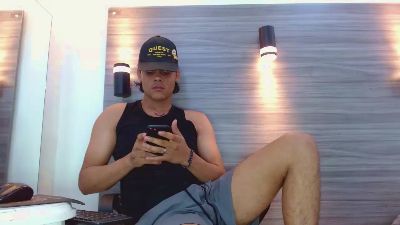 DamianFrostt live cam on Cam4