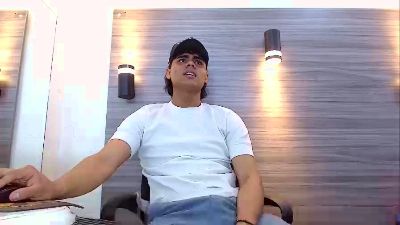 DamianFrostt live cam on Cam4