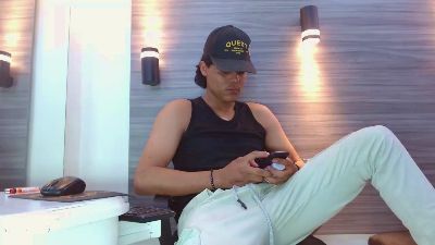 DamianFrostt live cam on Cam4