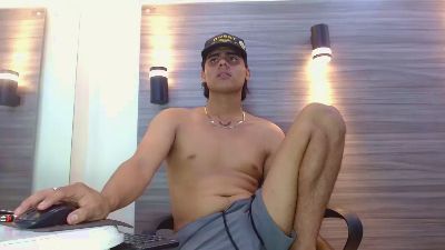 DamianFrostt live cam on Cam4