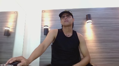 DamianFrostt live cam on Cam4