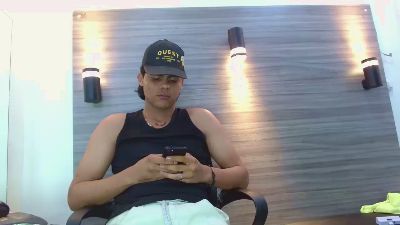 DamianFrostt live cam on Cam4