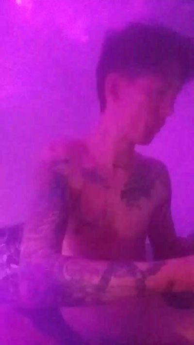 DanWillShock live cam on Cam4