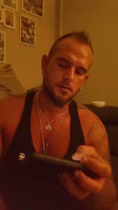 Dani4490 live cam on Cam4