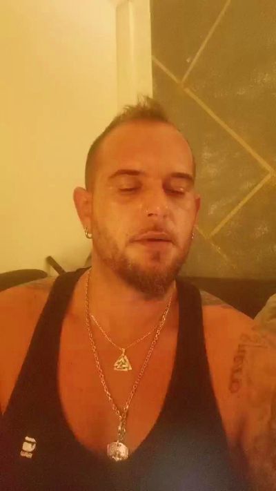 Dani4490 live cam on Cam4