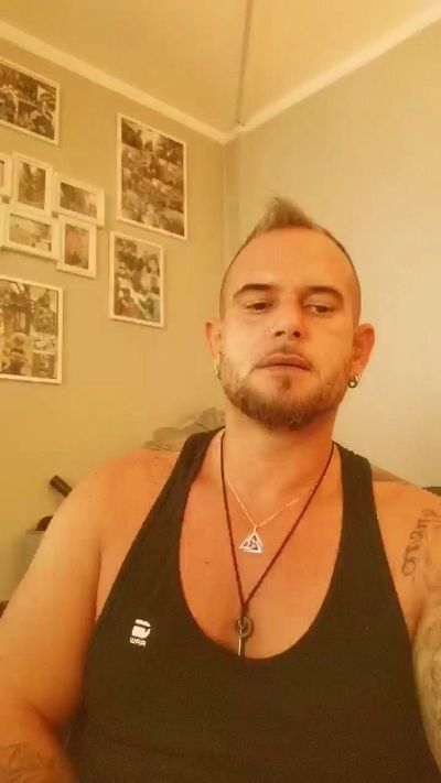 Dani4490 live cam on Cam4