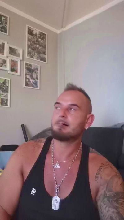 Dani4490 live cam on Cam4