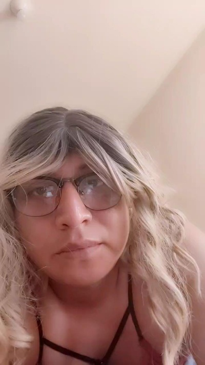 DaniKBzz live cam on Cam4