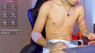 Daniel_huge22 live cam on Cam4